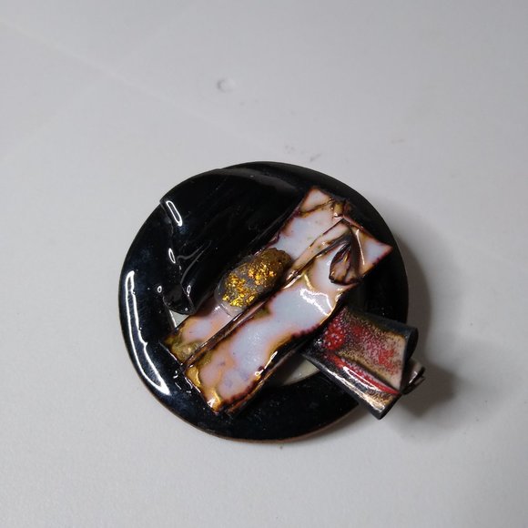 Artistic Unique Circular Metal Brooch - Picture 2 of 13